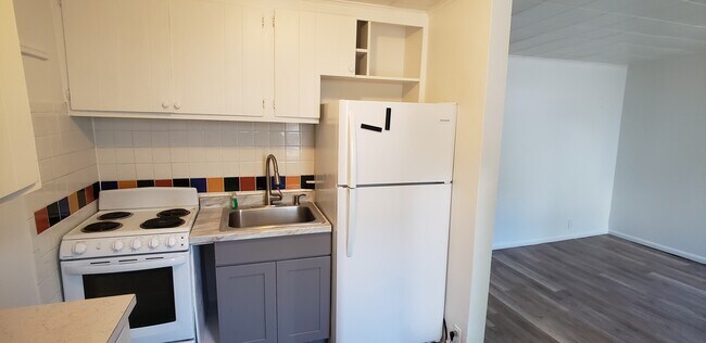 9832-9813 13th Ave SW Seattle, WA 98106 photo 2
