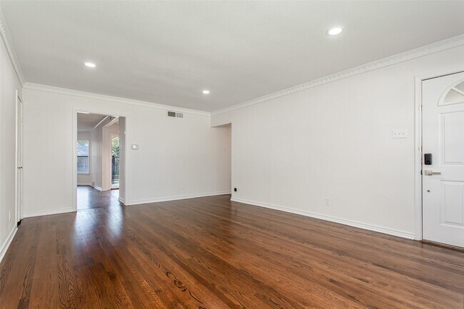 6737 Lakefair Cir Dallas, TX 75214 photo 4