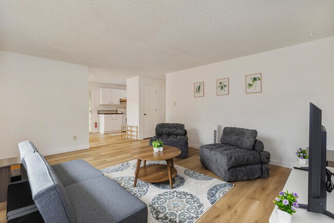 15704 Ash Way Lynnwood, WA 98087 photo 4