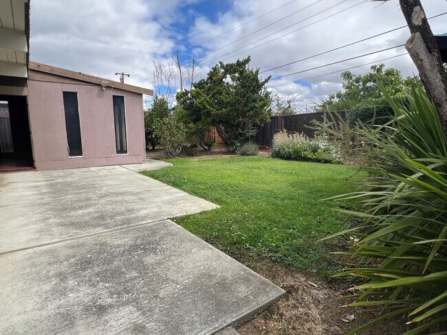 3 Bedroom, 2 Bath Single-Story Home photo 3