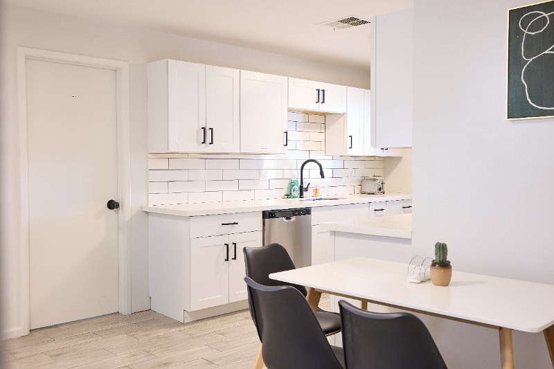 Modern Private Room in Social Shared House – Walkable Tempe Location photo 5