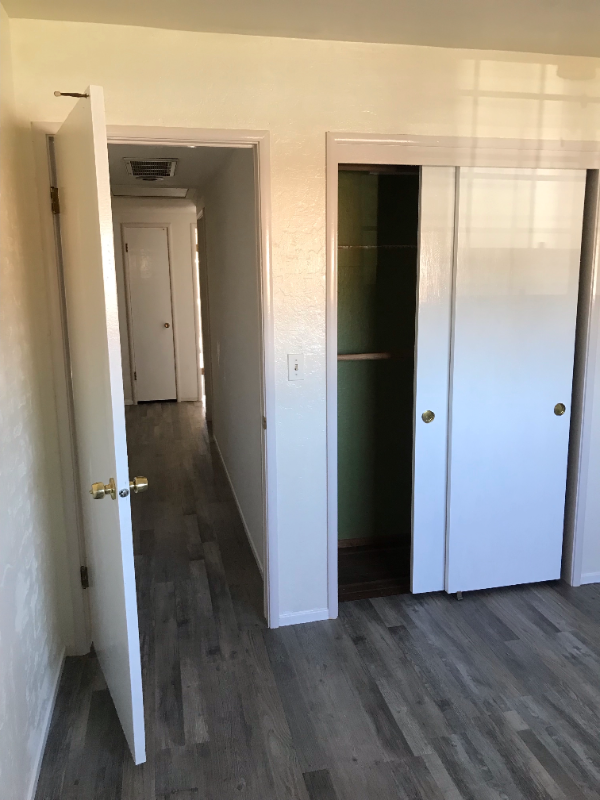 Furnished large room photo 4