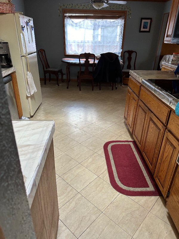 Furnished large room photo 5