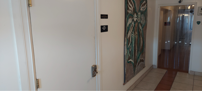Private massage suite for two ! Very secured safe mixed use property!  photo 4