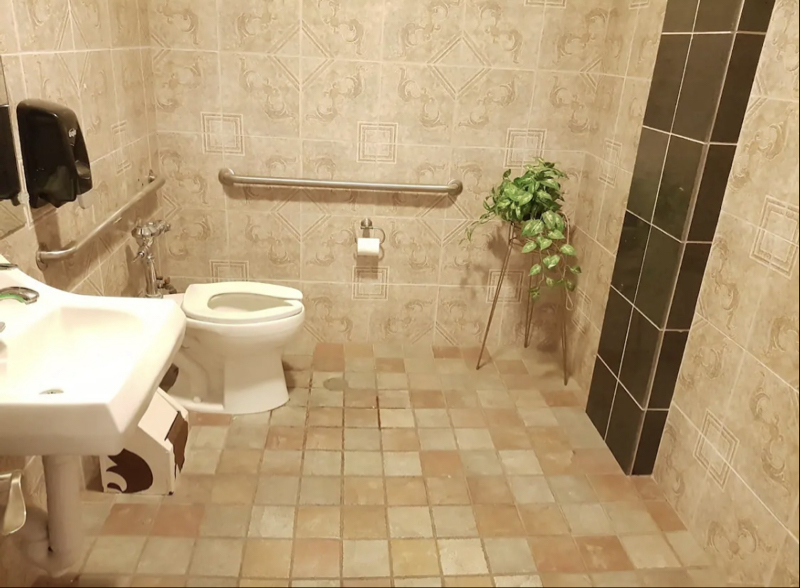Private massage suite for two ! Very secured safe mixed use property!  photo 5