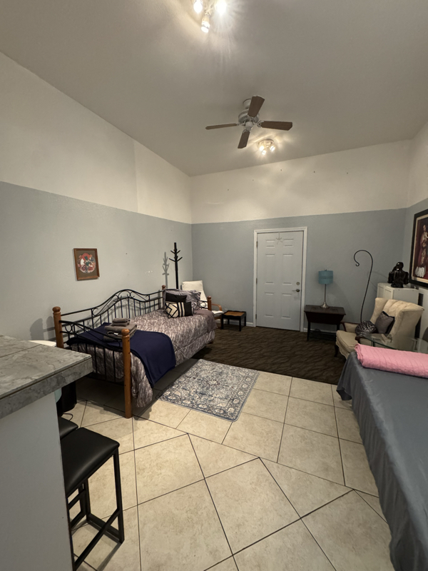 Private massage suite for two ! Very secured safe mixed use property!  photo 2