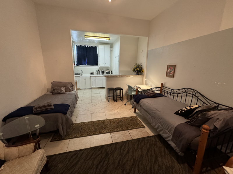 Private massage suite for two ! Very secured safe mixed use property!