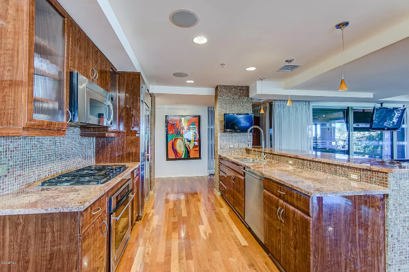 Gorgeous 3 bedroom 2 bath fully furnished photo 5