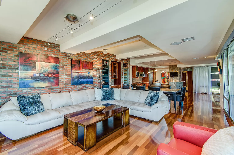 Gorgeous 3 bedroom 2 bath fully furnished photo 4