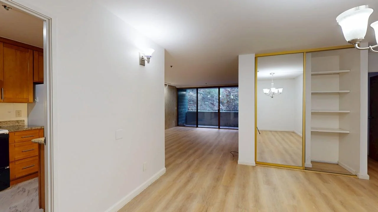 Two-bedroom in Albany with dedicated parking with lots of amenities  photo 2