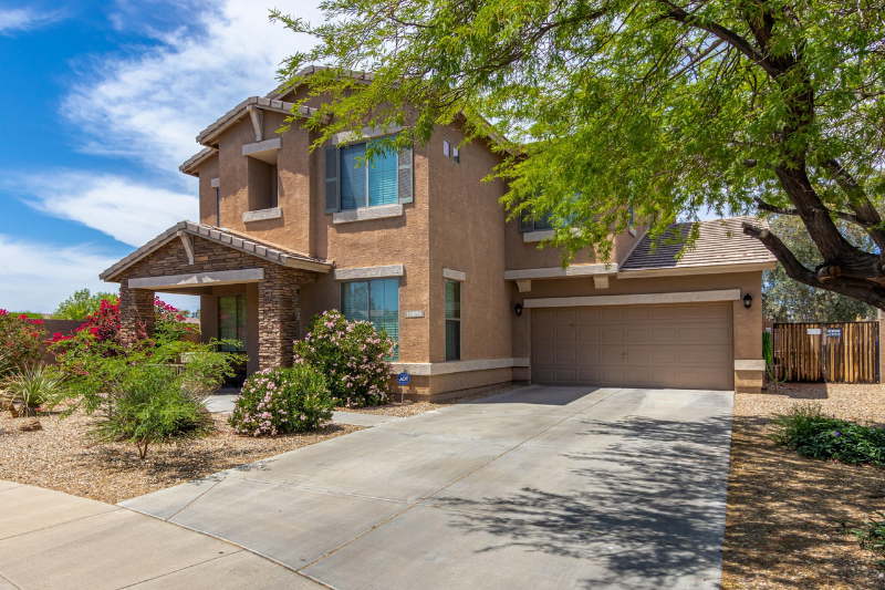 18096 W Paradise Ln Surprise, AZ 85388 photo 3