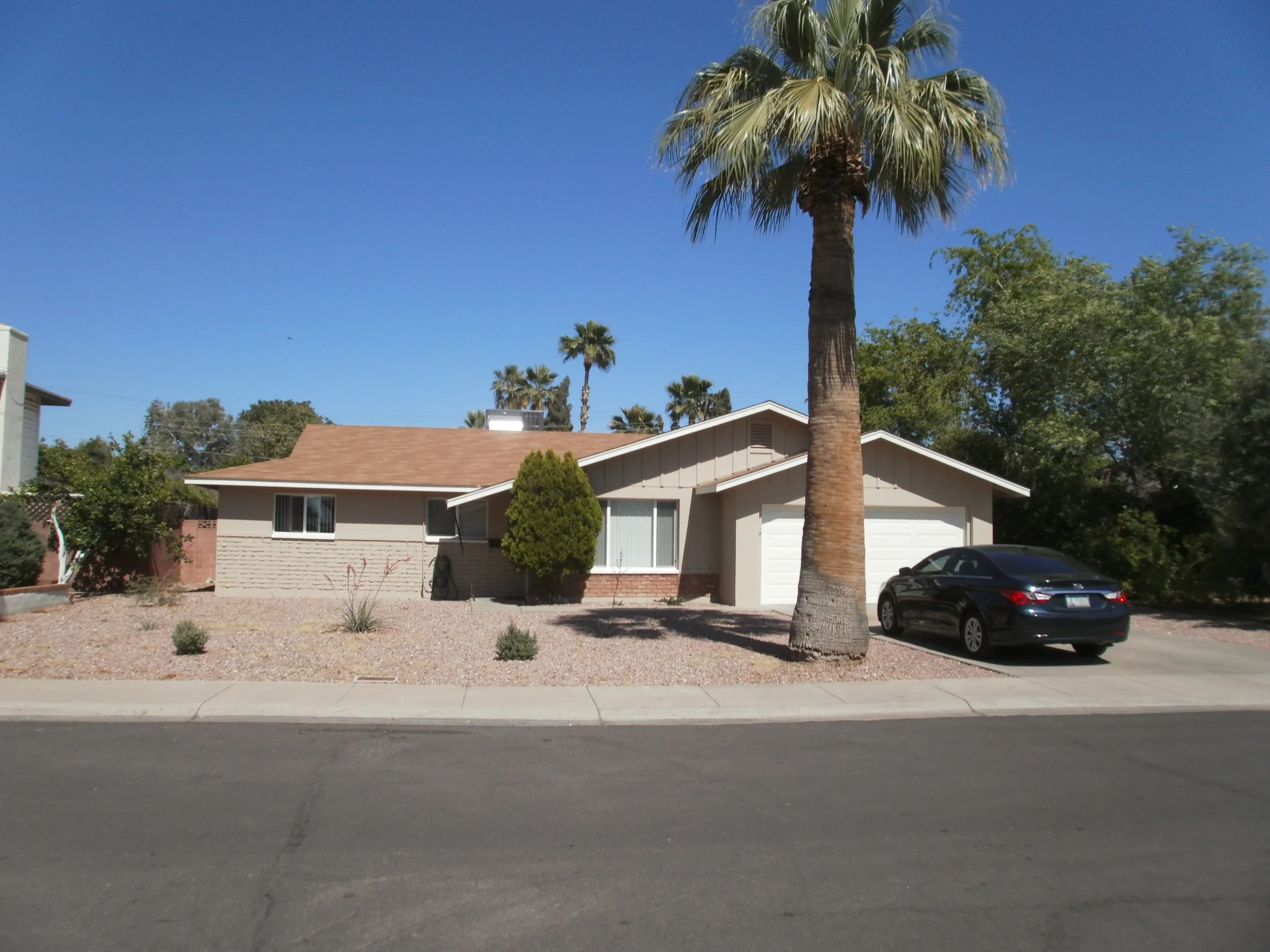 2417 S Newberry Rd Tempe, AZ 85282 photo 2