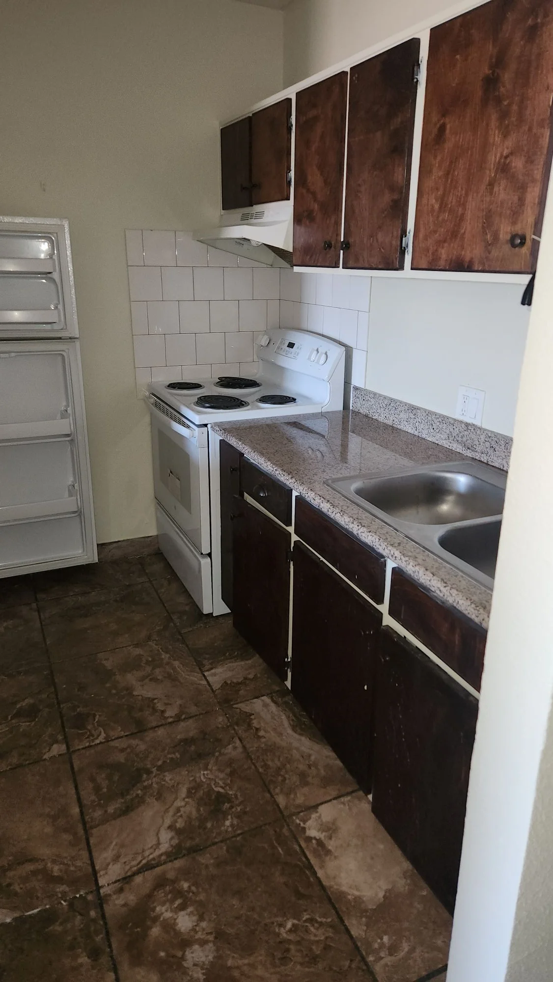 1 big bedroom 1 bath  central location   photo 5