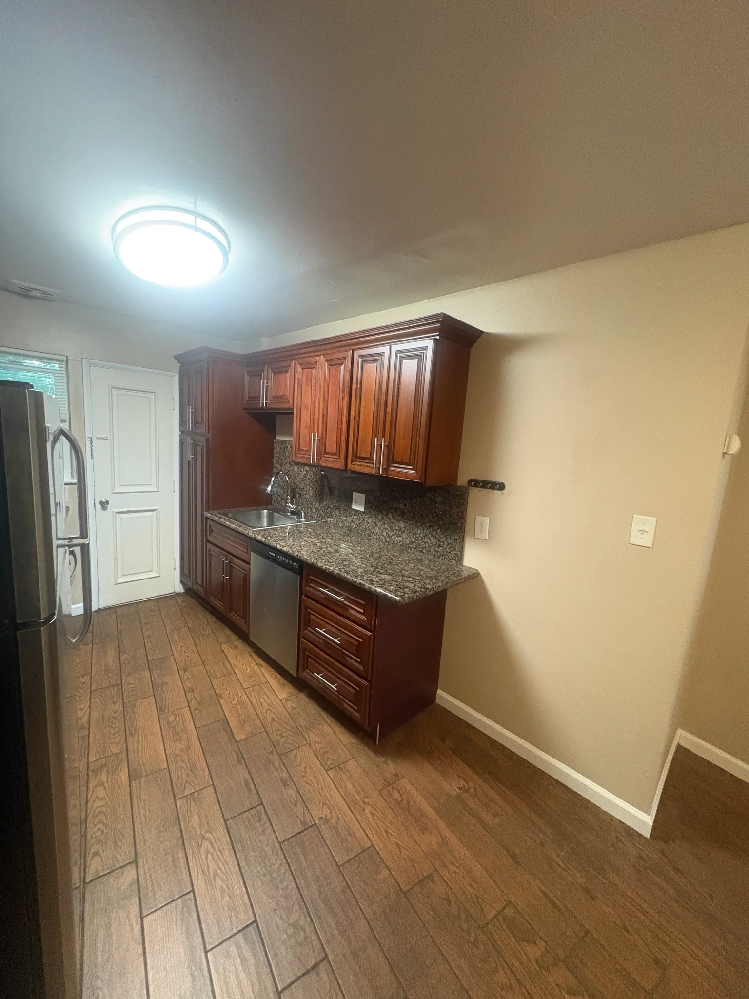 961 Yerba Buena Ave Oakland, CA 94608 photo 5