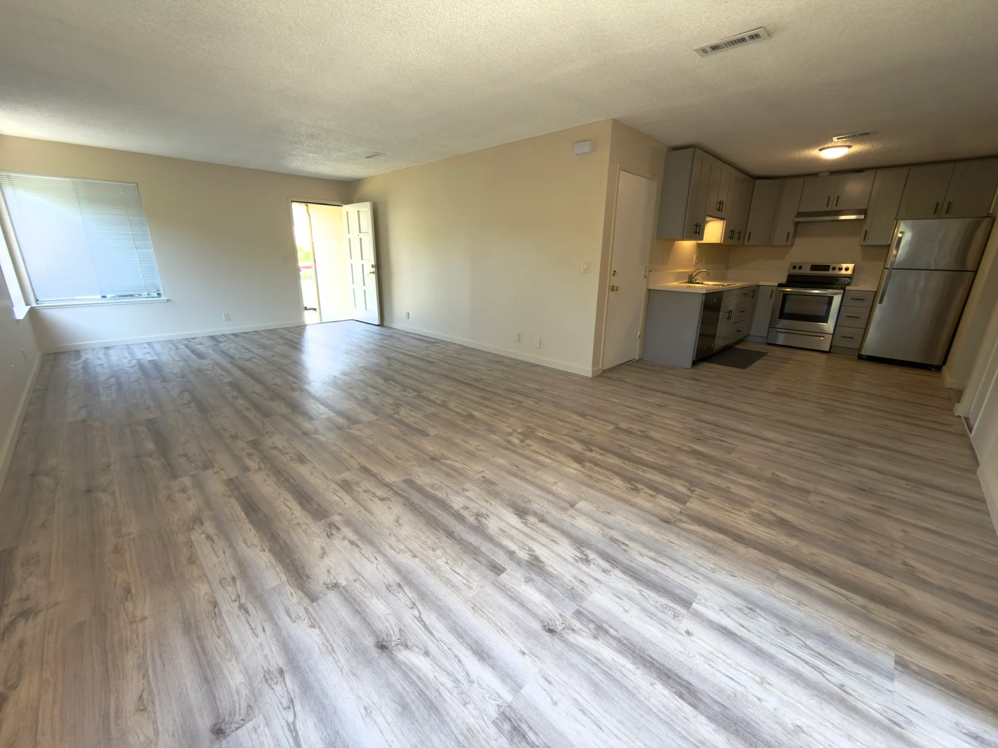 2BR/1BA Duplex on Merritt Dr · Novato