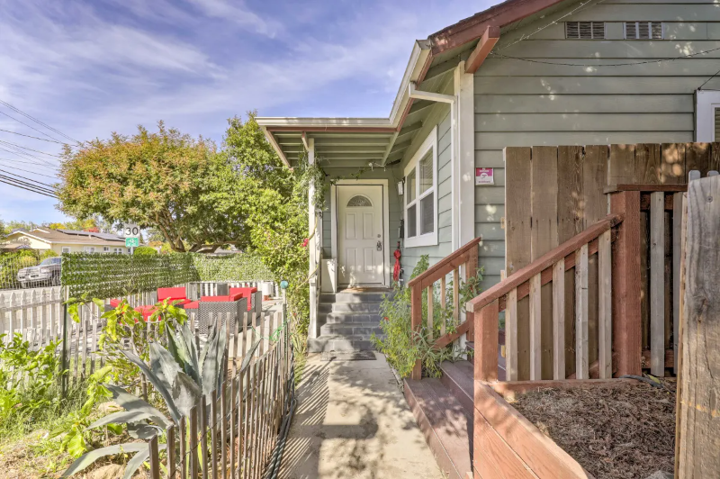 2BR/1BA Fully Furnished West Petaluma Home