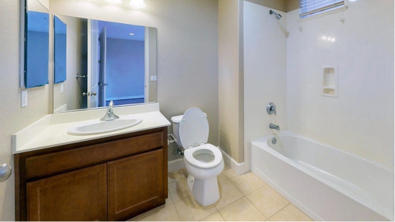 Private room for rent in Kentwood avenue with CUSD , safe neighborhood and amazing nearby facilities photo 3