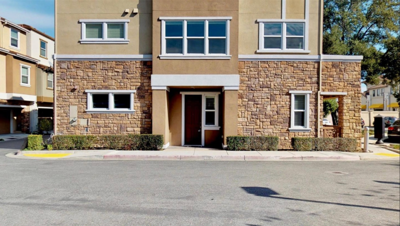 Private room for rent in Kentwood avenue with CUSD , safe neighborhood and amazing nearby facilities photo 5