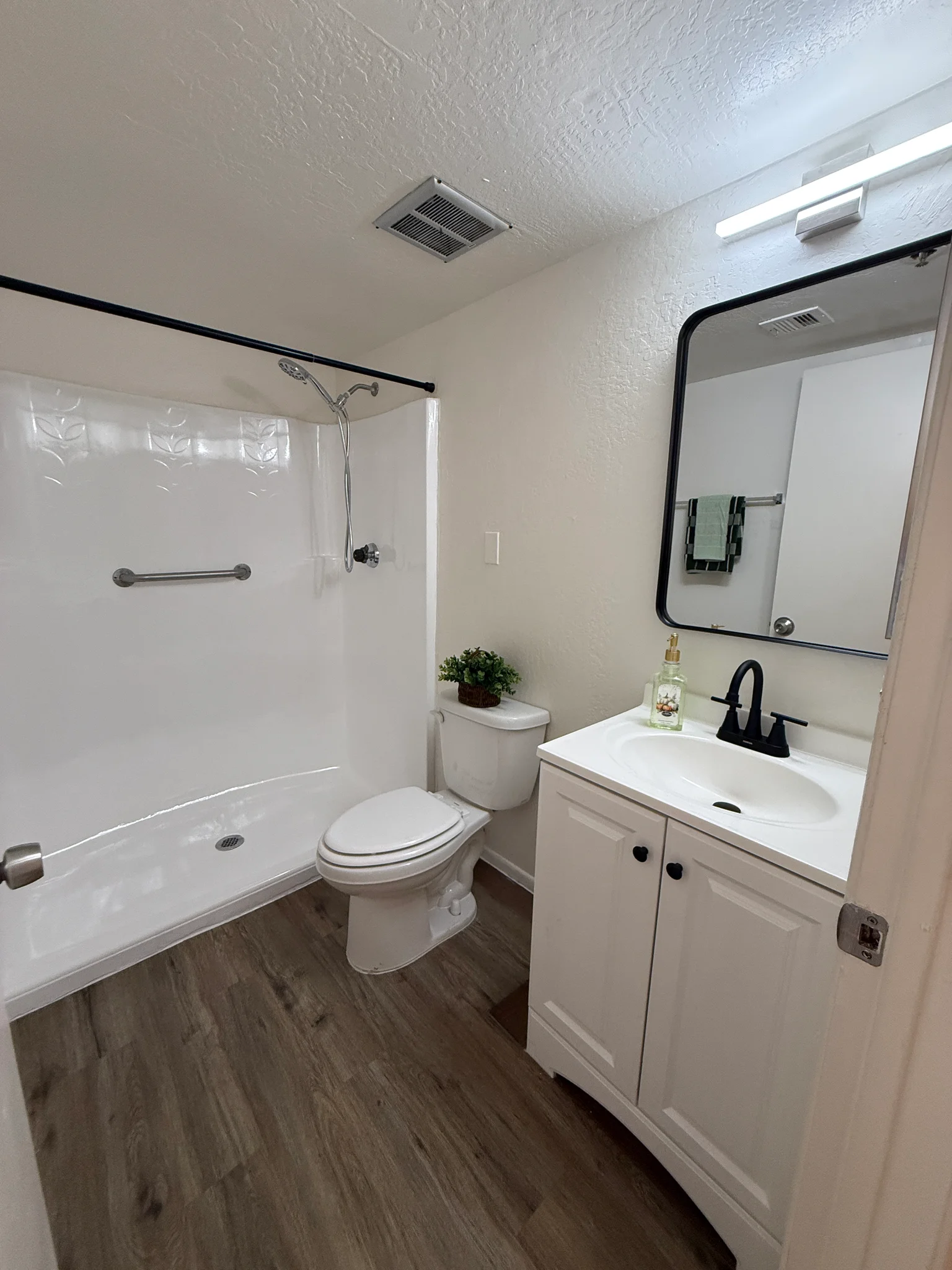 One bedroom unit on the second floor no neighbors above! Partial utilities included-no hidden fees!  photo 5