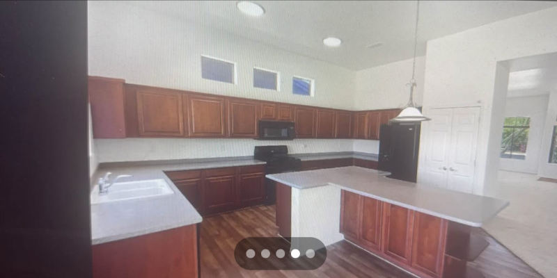 Master Bedroom Private furnished suite in (South Chandler) photo 4