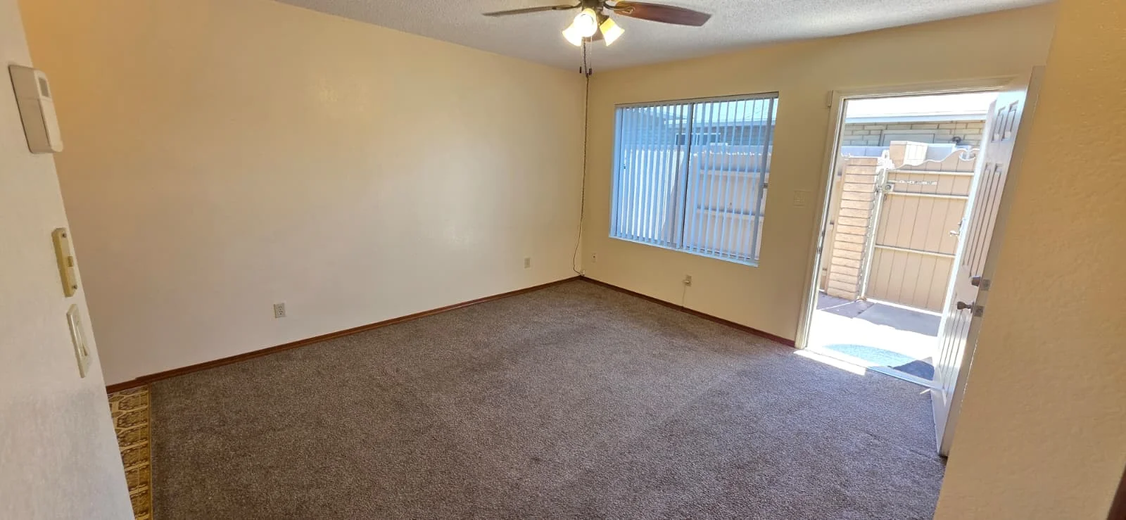 1043 N Mesa Dr  photo 3