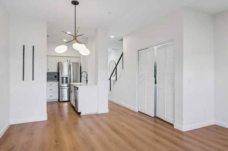 525 N Miller Rd Scottsdale, AZ 85257 photo 2