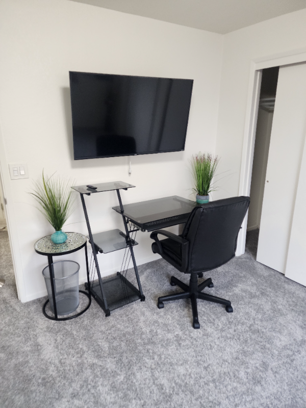 Newly remodeled room for rent Serramonte Daly city ca. photo 2