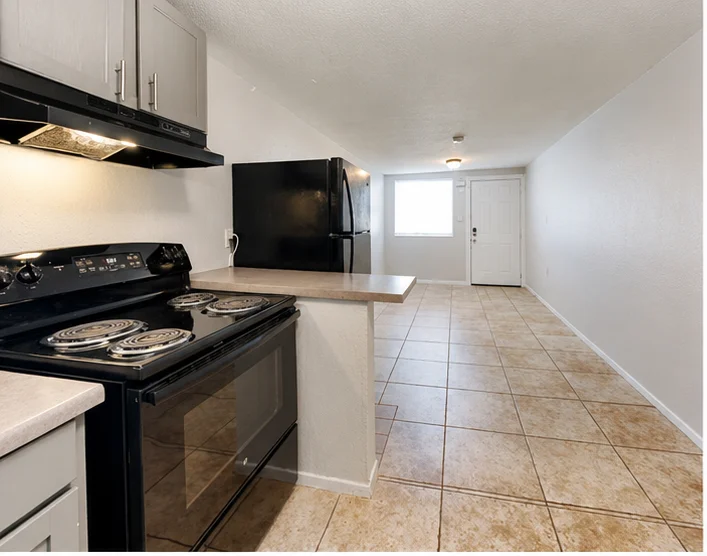 1402 W Mercer Ln Phoenix, AZ 85029 photo 2