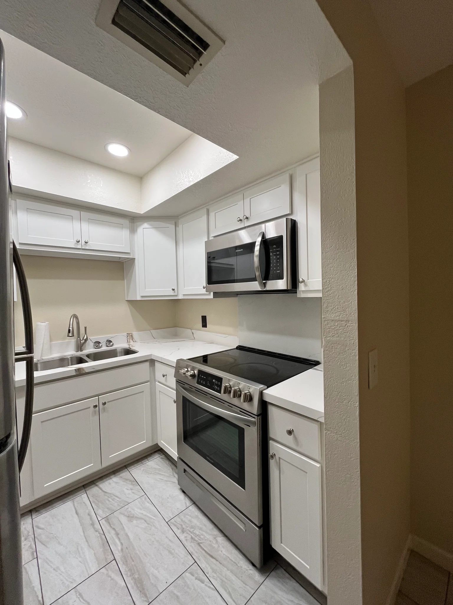 LJ Phoenician Properties Condo and House photo 5