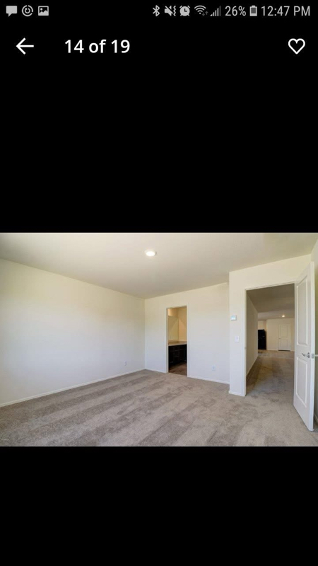 Private bedroom with shared bathroom in a quiet neighborhood, rent includes utilities. photo 5