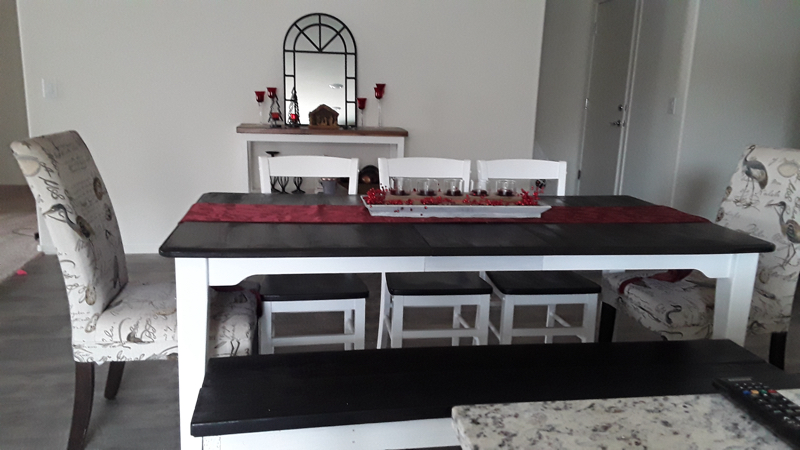 Private bedroom with shared bathroom in a quiet neighborhood, rent includes utilities. photo 2