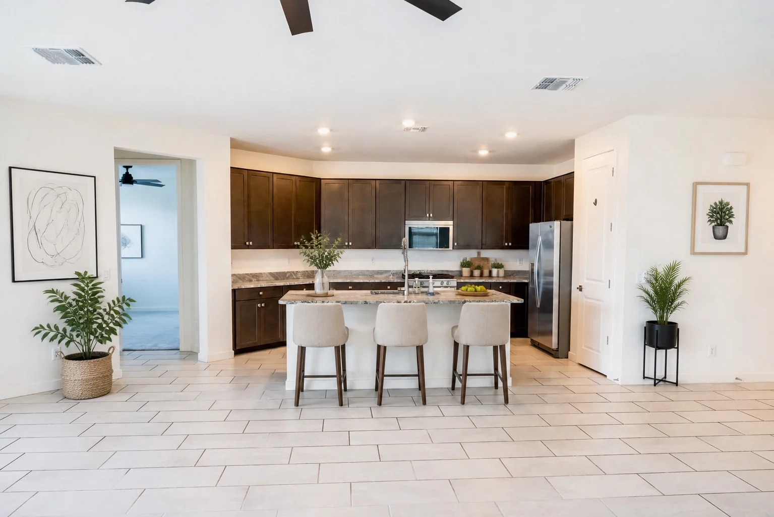 2548 W Grenadine Rd Phoenix, AZ 85041 photo 4