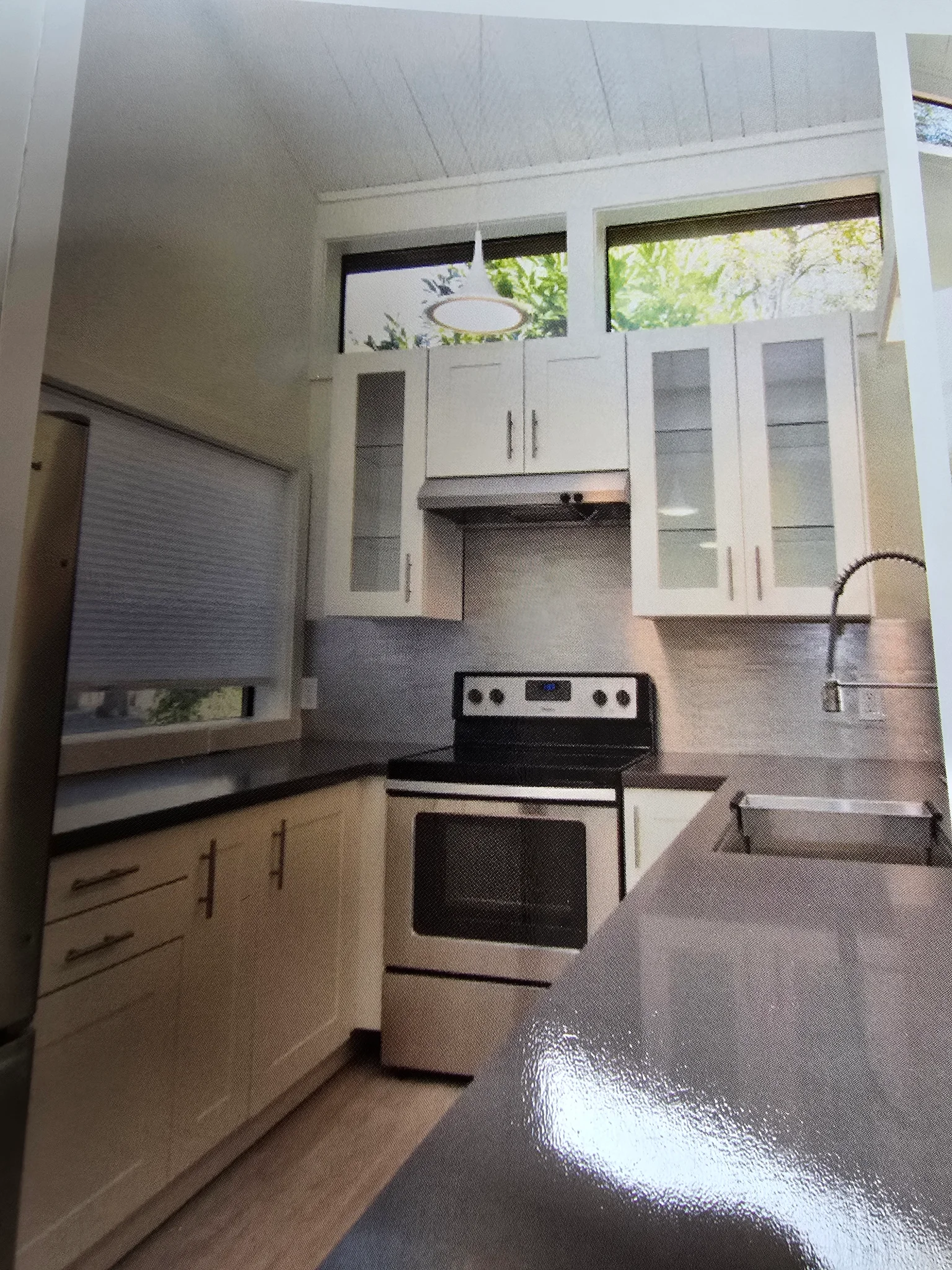 1BR/1BA Duplex on Hillside Auenue · Ross photo 4