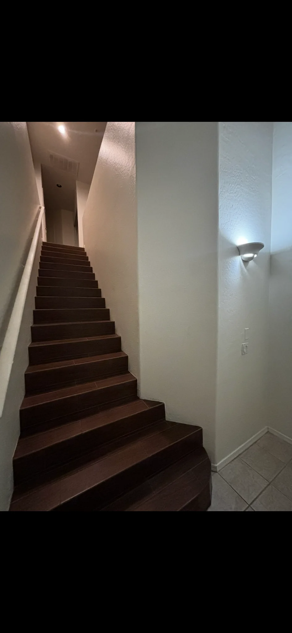 Modern Single Unit in Chandler | 705 W Queen Creek Rd | $2200 | Available 07/01/2026 photo 3
