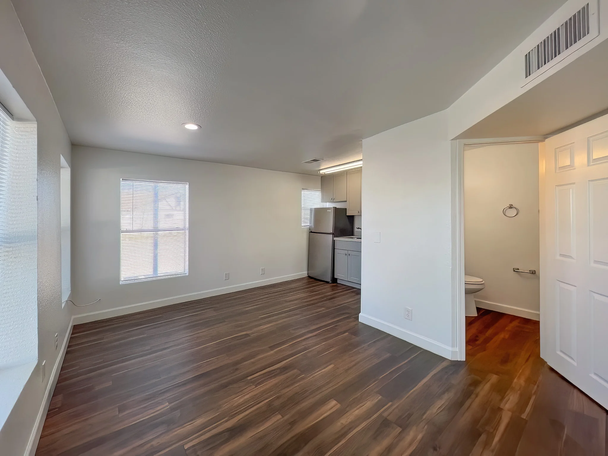 317 N 17th Dr Phoenix, AZ 85007 photo 3