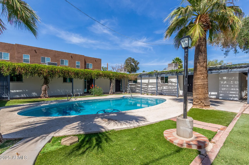 4235 N 13th Pl Phoenix, AZ 85014 photo 2