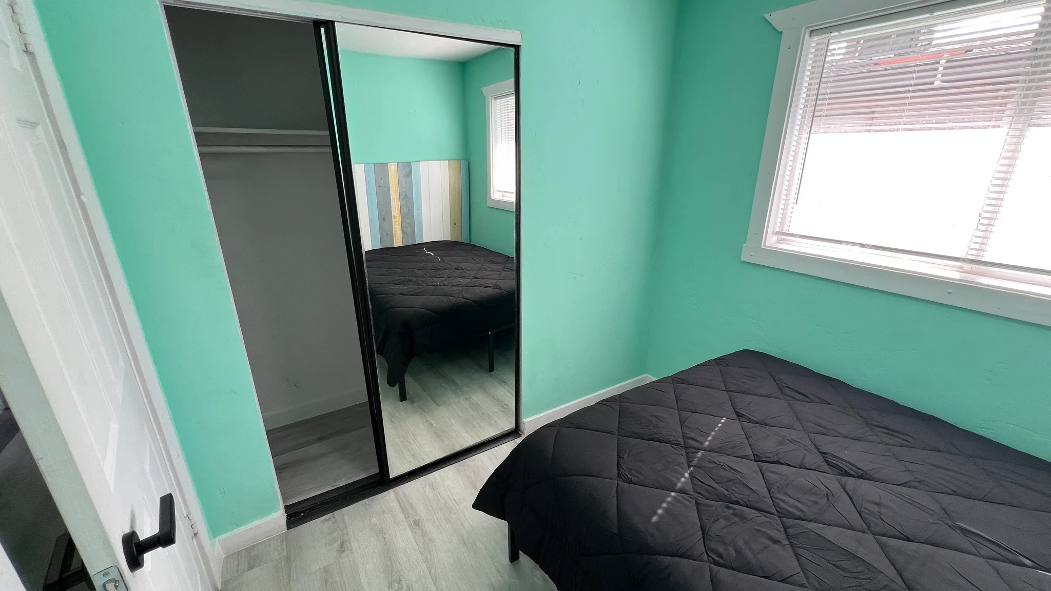 Bedroom for Rent in Phoenix, Furnished with All Utilities Included, In-Site Laundry photo 2