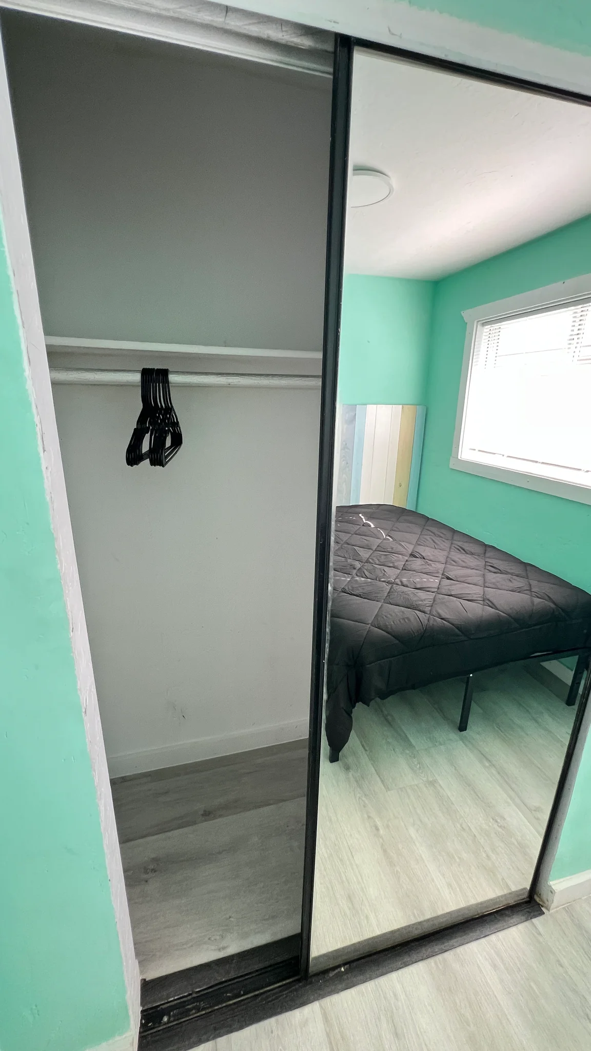 Bedroom for Rent in Phoenix, Furnished with All Utilities Included, In-Site Laundry photo 4