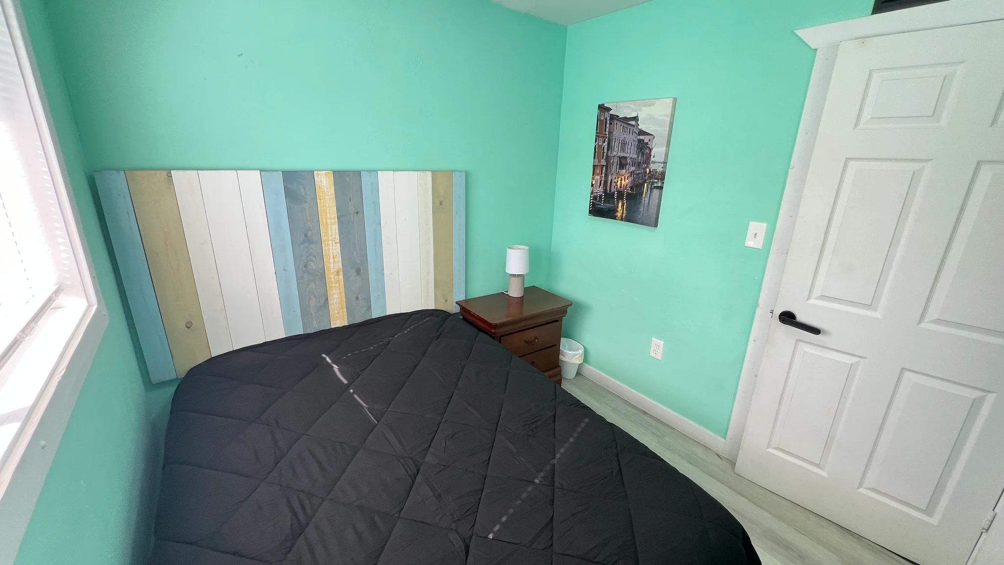 Bedroom for Rent in Phoenix, Furnished with All Utilities Included, In-Site Laundry photo 3