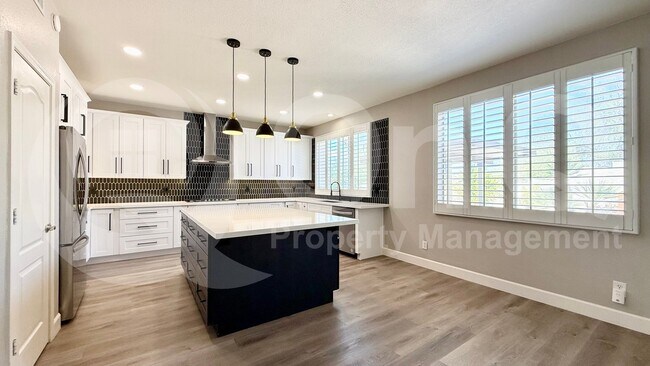 6430 W Hackamore Dr Phoenix, AZ 85083 photo 2