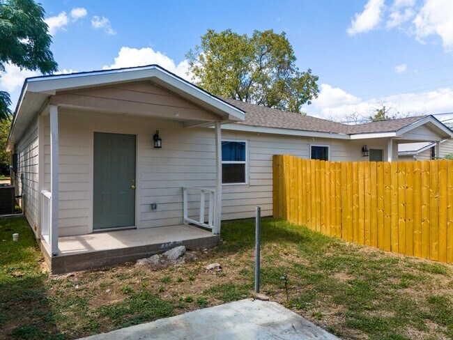 706 N 16th St Killeen, TX 76541 photo 4