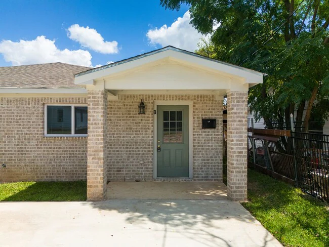 706 N 16th St Killeen, TX 76541 photo 3