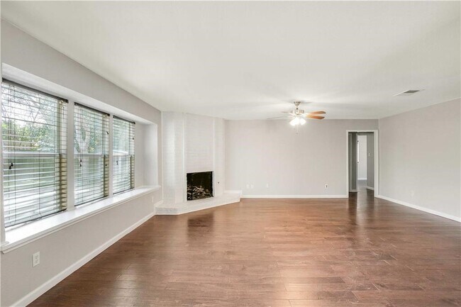 7511 West Gate Blvd Austin, TX 78745 photo 3