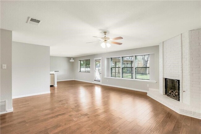 7511 West Gate Blvd Austin, TX 78745 photo 2