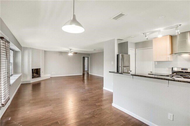 7511 West Gate Blvd Austin, TX 78745 photo 5