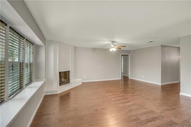 7511 West Gate Blvd Austin, TX 78745 photo 4