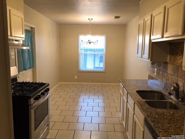 8614 Ludtke Ave San Antonio, TX 78221 photo 4