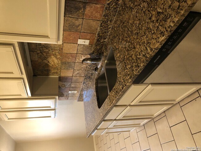 8614 Ludtke Ave San Antonio, TX 78221 photo 5