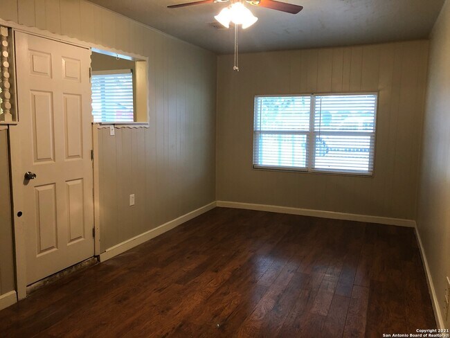 8614 Ludtke Ave San Antonio, TX 78221 photo 3