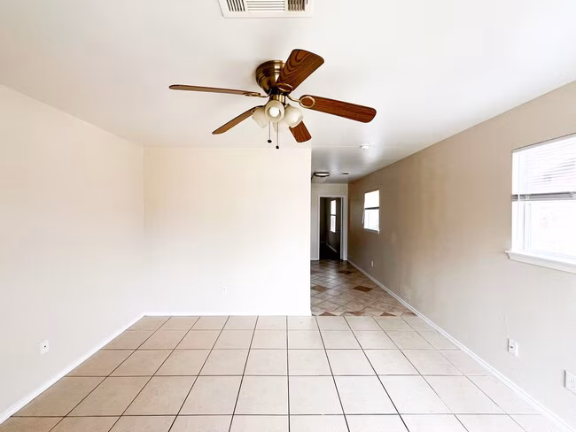 211 W Bobwhite Ln Harker Heights, TX 76548 photo 3